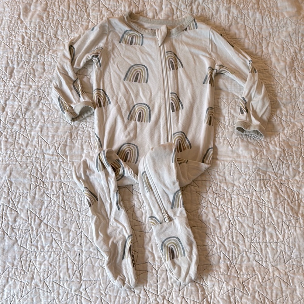 Kyte Baby 6-12 month footie aloe rainbow